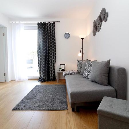 Modern Balcony Apartment With Pool Close To Lake In "Donaustadt" เวียนนา ภายนอก รูปภาพ