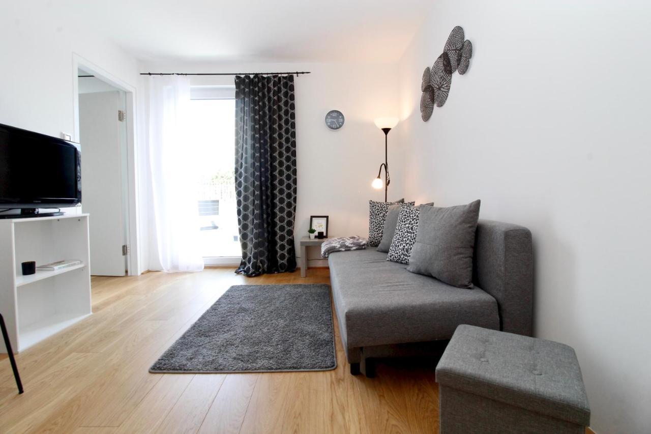 Modern Balcony Apartment With Pool Close To Lake In "Donaustadt" เวียนนา ภายนอก รูปภาพ