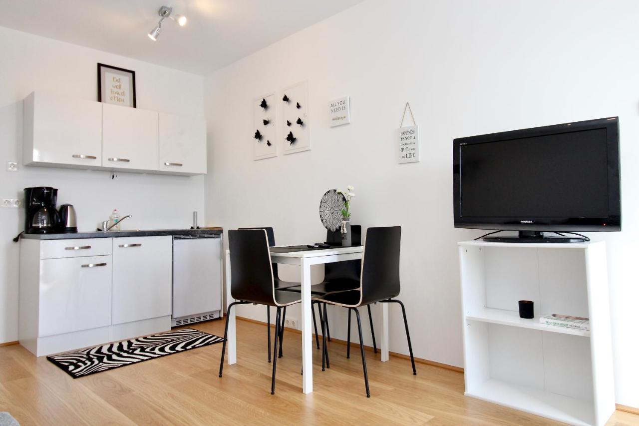 Modern Balcony Apartment With Pool Close To Lake In "Donaustadt" เวียนนา ภายนอก รูปภาพ