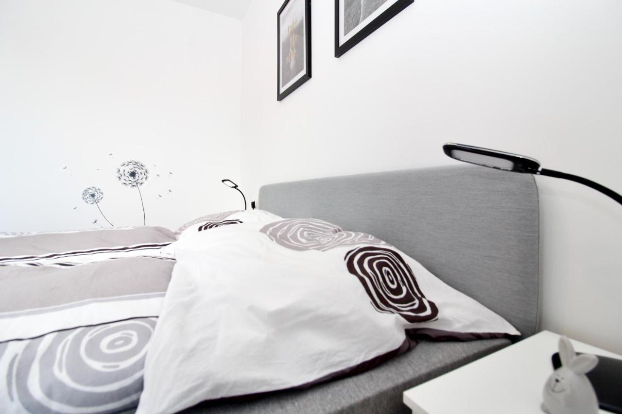 Modern Balcony Apartment With Pool Close To Lake In "Donaustadt" เวียนนา ภายนอก รูปภาพ