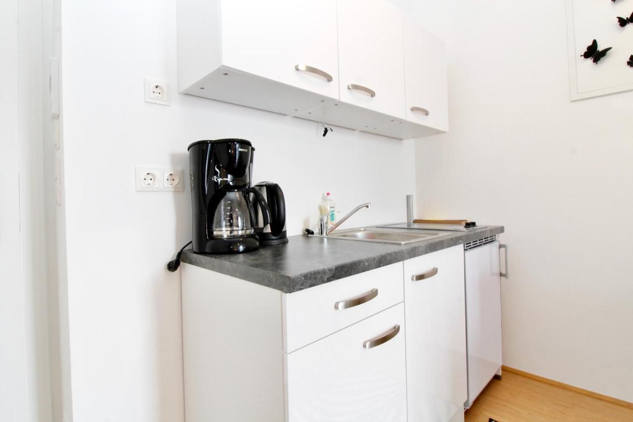 Modern Balcony Apartment With Pool Close To Lake In "Donaustadt" เวียนนา ภายนอก รูปภาพ
