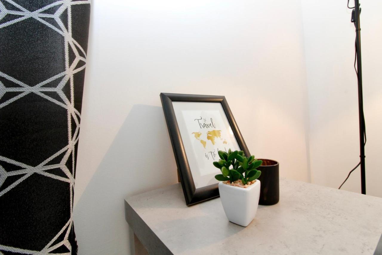 Modern Balcony Apartment With Pool Close To Lake In "Donaustadt" เวียนนา ภายนอก รูปภาพ