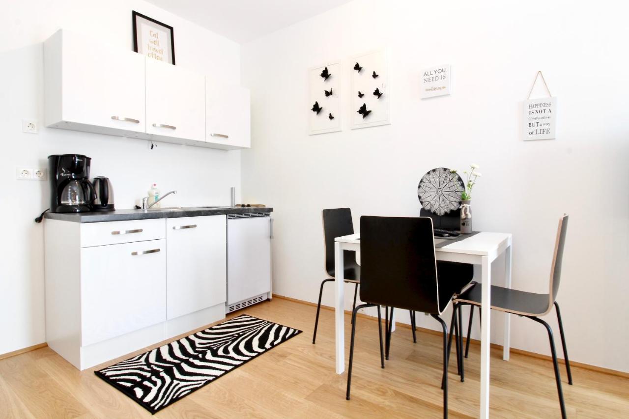 Modern Balcony Apartment With Pool Close To Lake In "Donaustadt" เวียนนา ภายนอก รูปภาพ