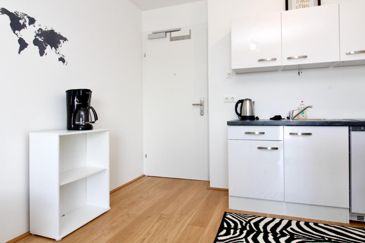 Modern Balcony Apartment With Pool Close To Lake In "Donaustadt" เวียนนา ภายนอก รูปภาพ