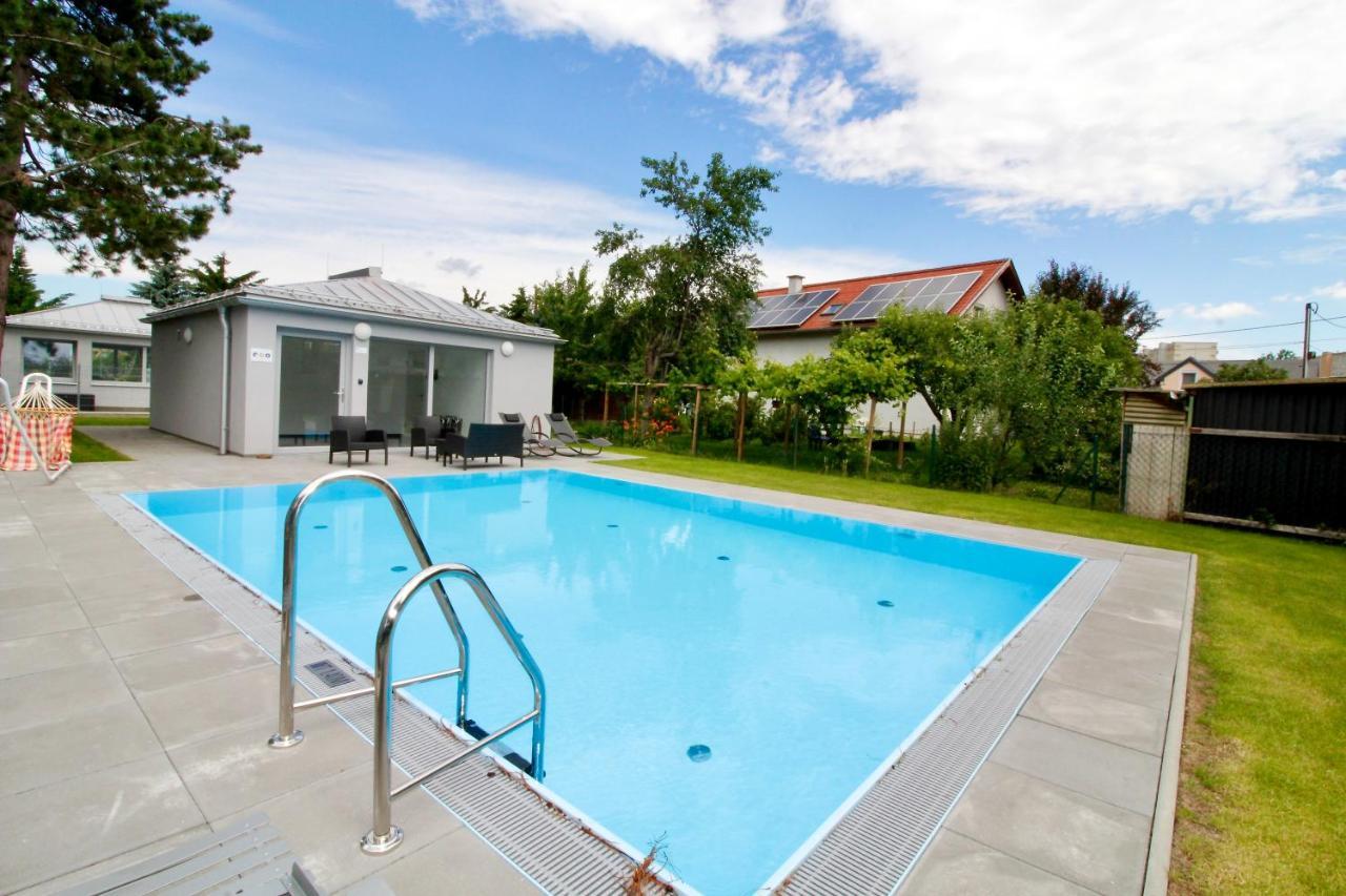 Modern Balcony Apartment With Pool Close To Lake In "Donaustadt" เวียนนา ภายนอก รูปภาพ