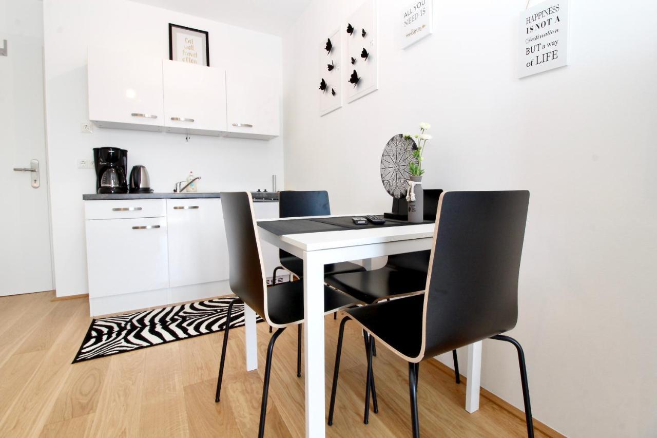 Modern Balcony Apartment With Pool Close To Lake In "Donaustadt" เวียนนา ภายนอก รูปภาพ