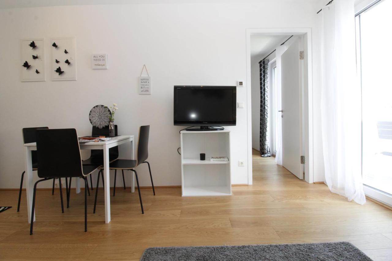 Modern Balcony Apartment With Pool Close To Lake In "Donaustadt" เวียนนา ภายนอก รูปภาพ