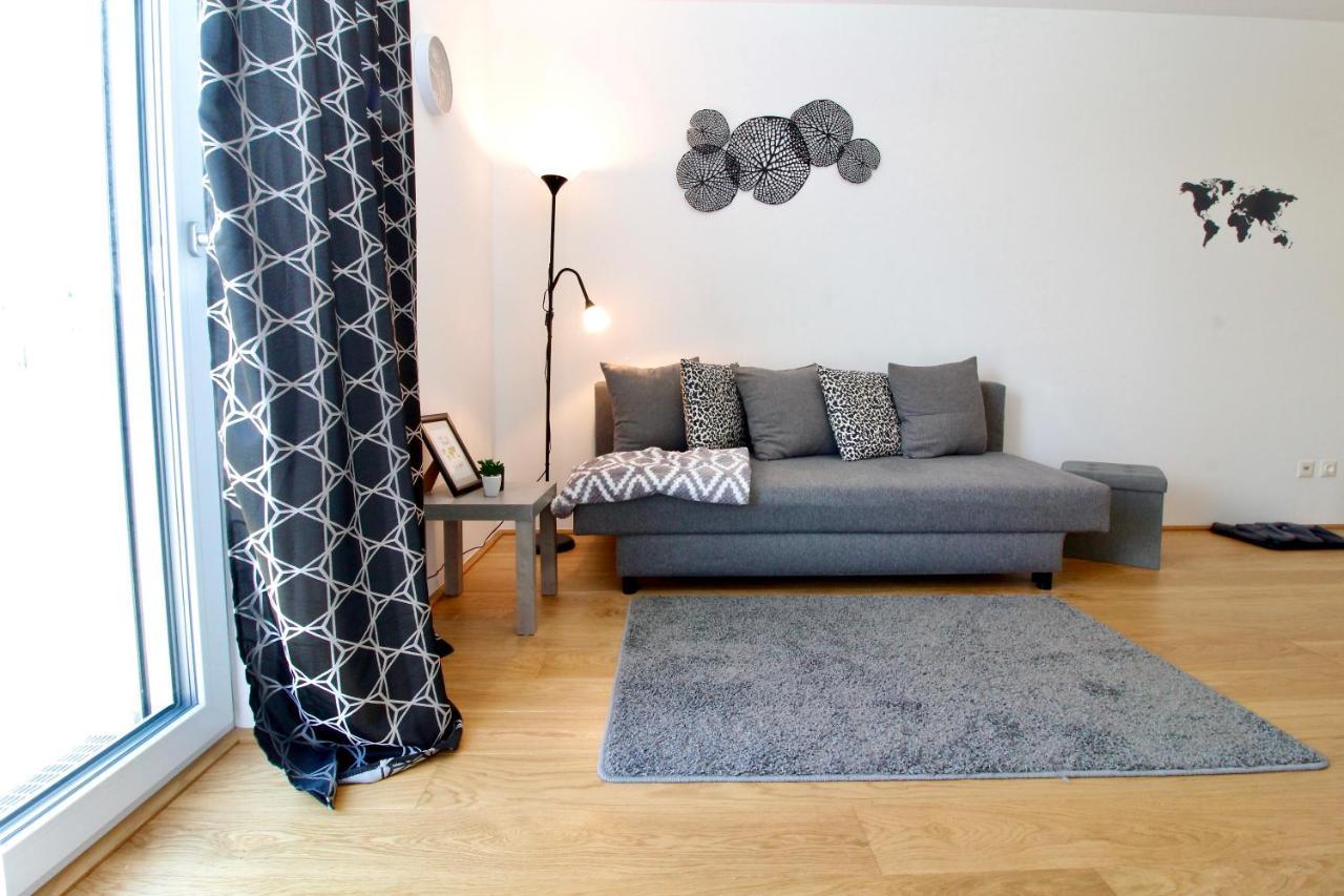 Modern Balcony Apartment With Pool Close To Lake In "Donaustadt" เวียนนา ภายนอก รูปภาพ
